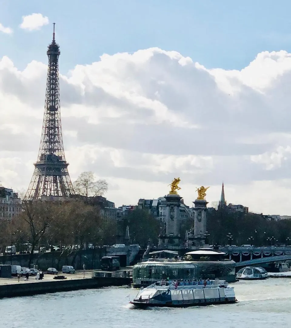 Arc De Triomphe - Foch Palace * פריז